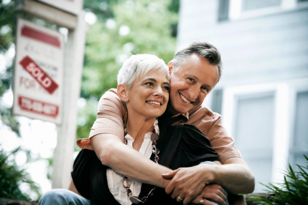 How to handle buying and selling a home at the same time How to handle buying and selling a home at the same time